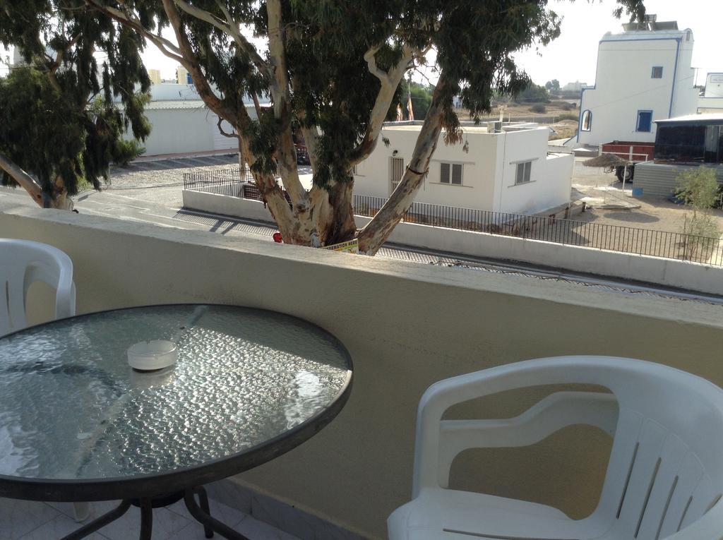 Rooms To Let Katerina & John'S Perissa  Quarto foto